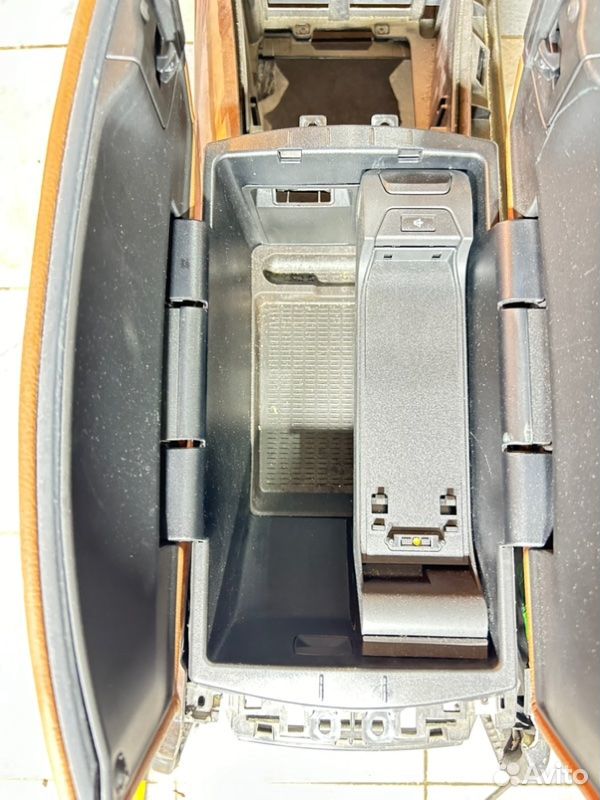 Центральная консоль BMW X5 E70 N52B30AF 2008