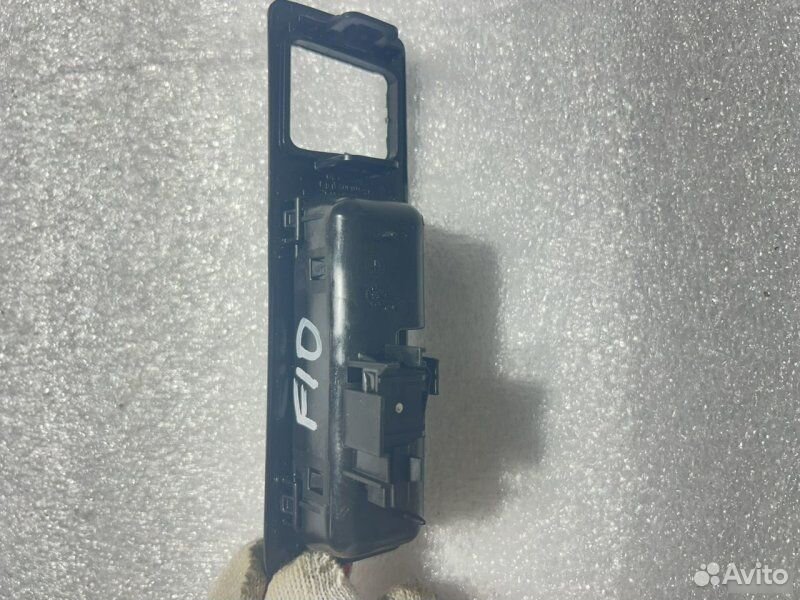 Кнопка открывания багажника BMW 5 F10 N52B30 2010