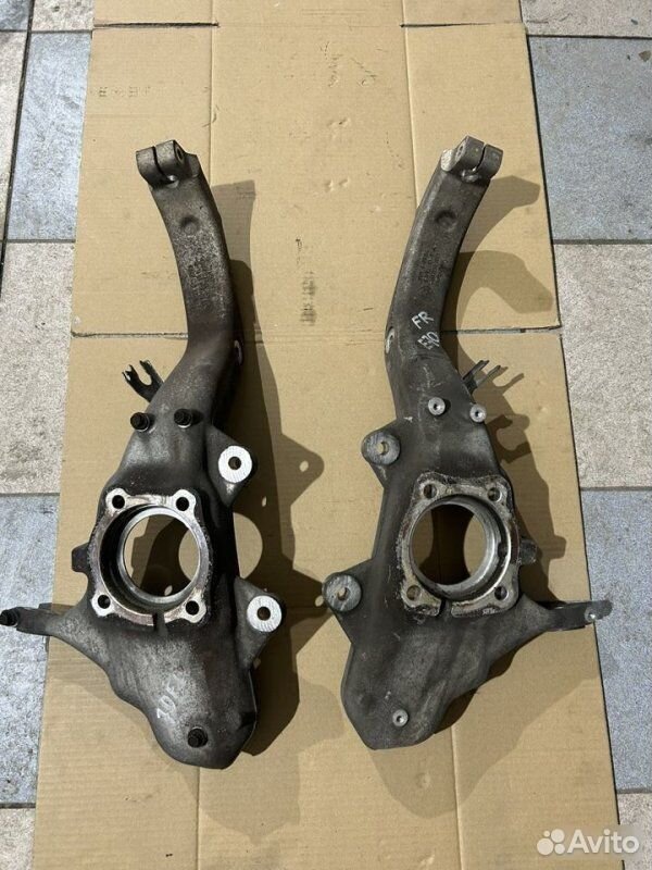Кулак поворотный передний BMW X5 E70 N52B30 2008