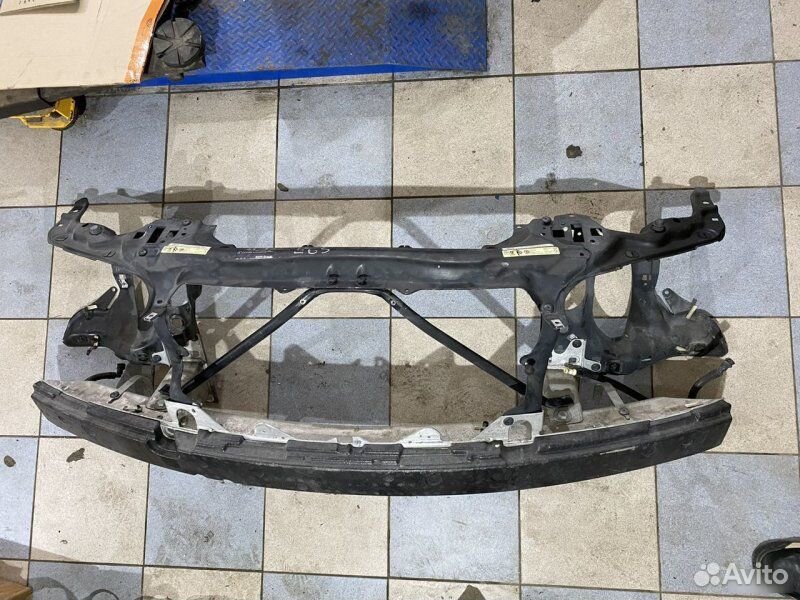 Панель передний BMW 7 E66 N62B48 2008