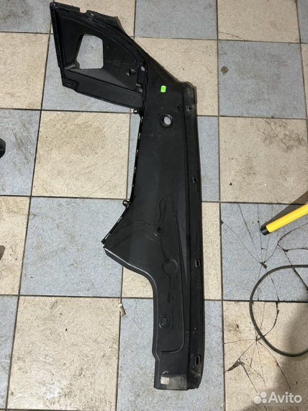 Кожух замка капота левый BMW 7 F01 N54B30 2010
