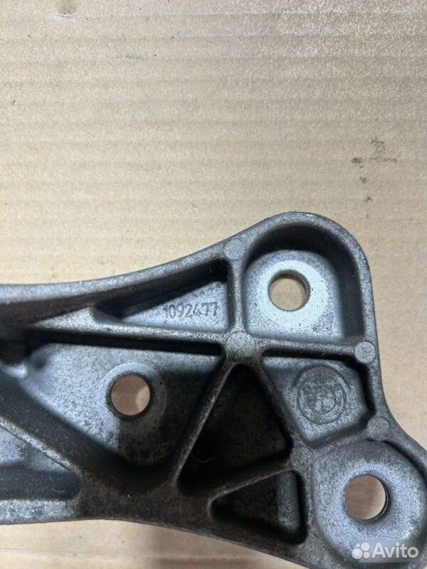 Кронштейн АКПП BMW 5 E39 M54B30 2003