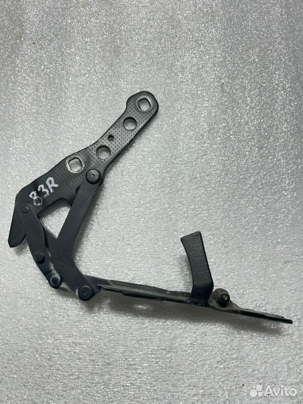 Петля капота правая BMW X3 E83 N52B30AF 2008