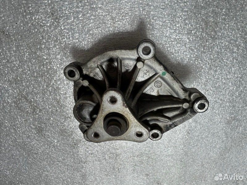 Помпа BMW 3 F30 N13B16 2012