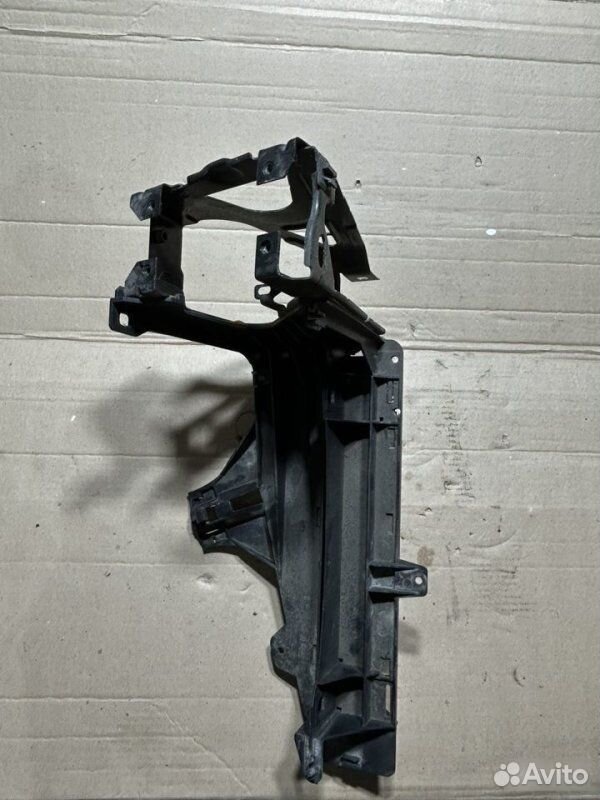 Кронштейн фары левый BMW 7 F01 N54B30 2010