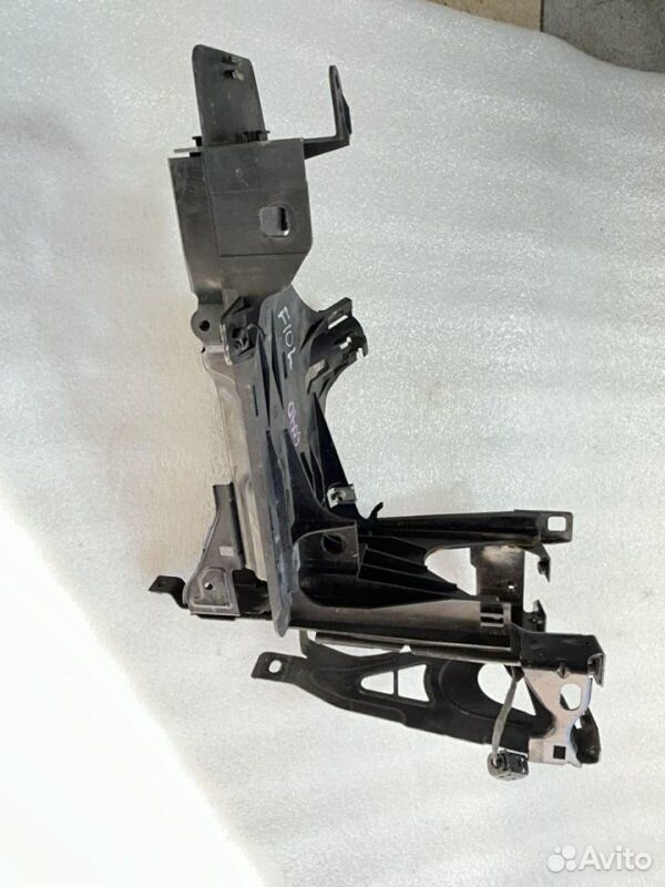 Кронштейн фары левый BMW 5 F10 N52B30 2010