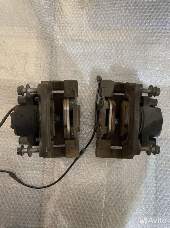 Суппорт тормозной передний BMW 5 F10 N52B30 2010