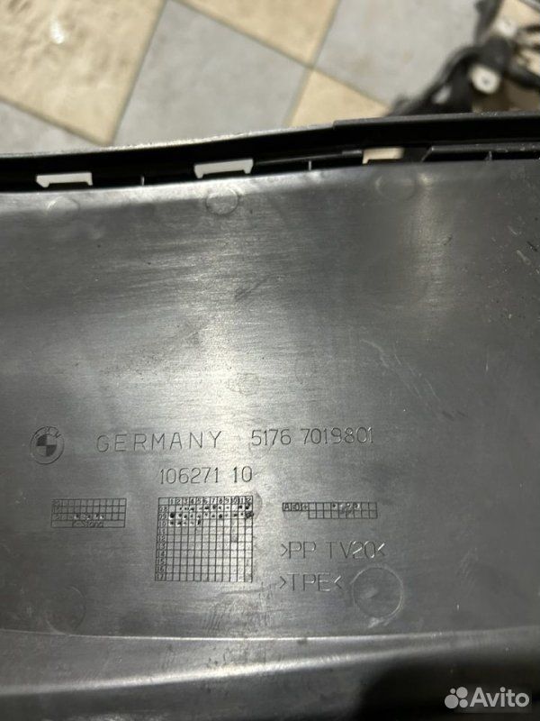 Кожух замка капота левый BMW 7 F01 N54B30 2010