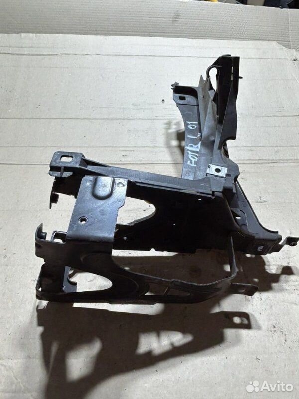 Кронштейн фары левый BMW 7 F01 N54B30 2010