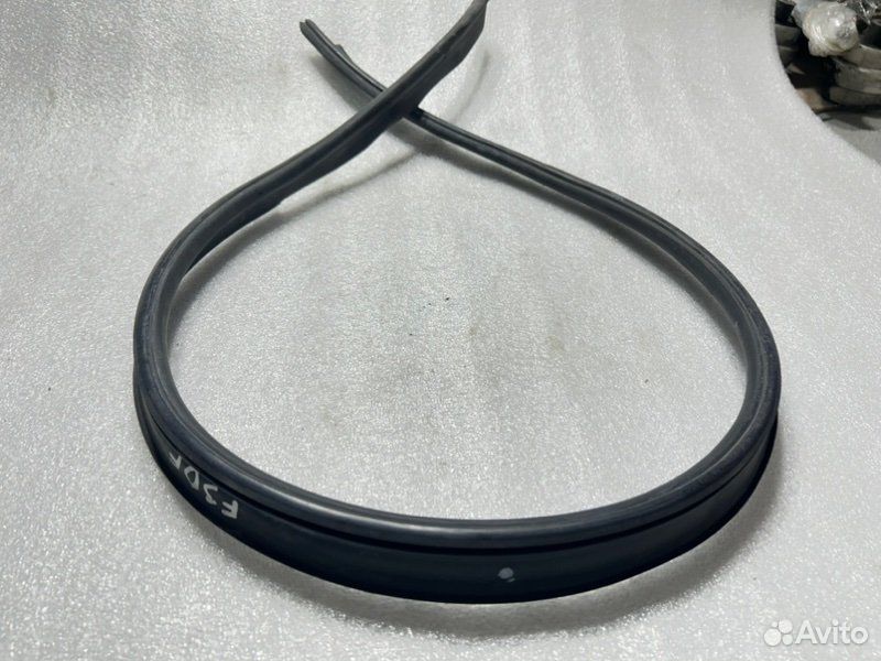 Уплотнитель капота передний BMW 3 F30 N20B20 2012