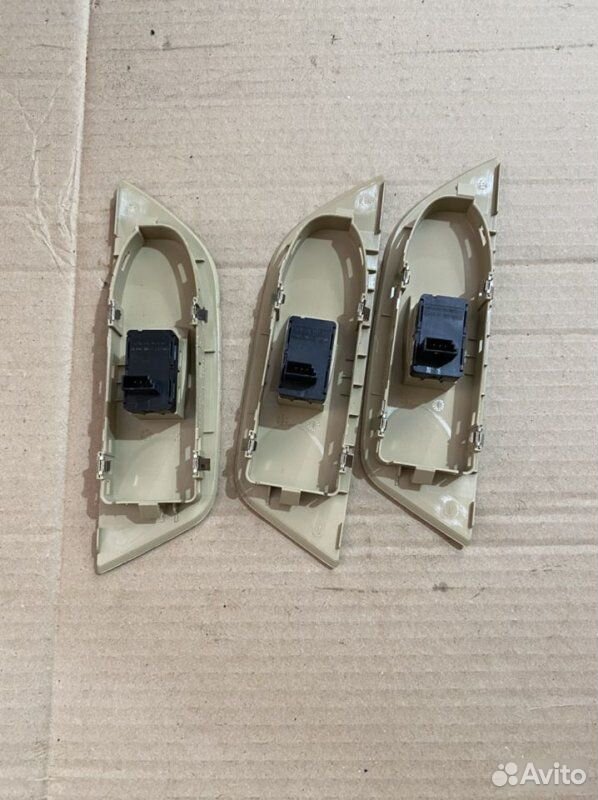 Кнопка стеклоподъемника BMW X1 E84 N46B20 2010