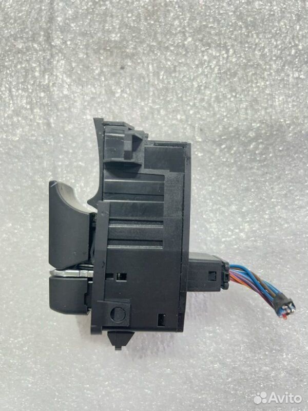 Кнопка ручного тормоза BMW 5 F10 N52B30 2010