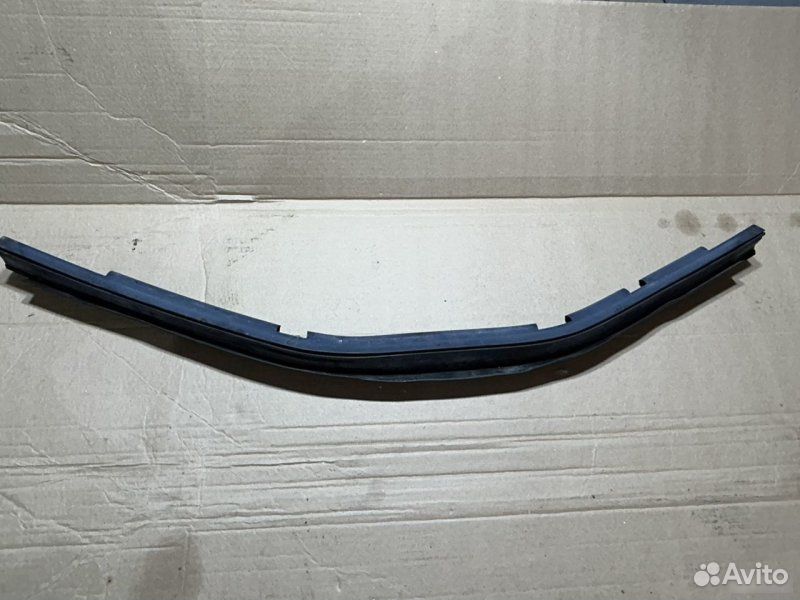 Уплотнитель капота задний BMW 3 F30 N20B20 2012