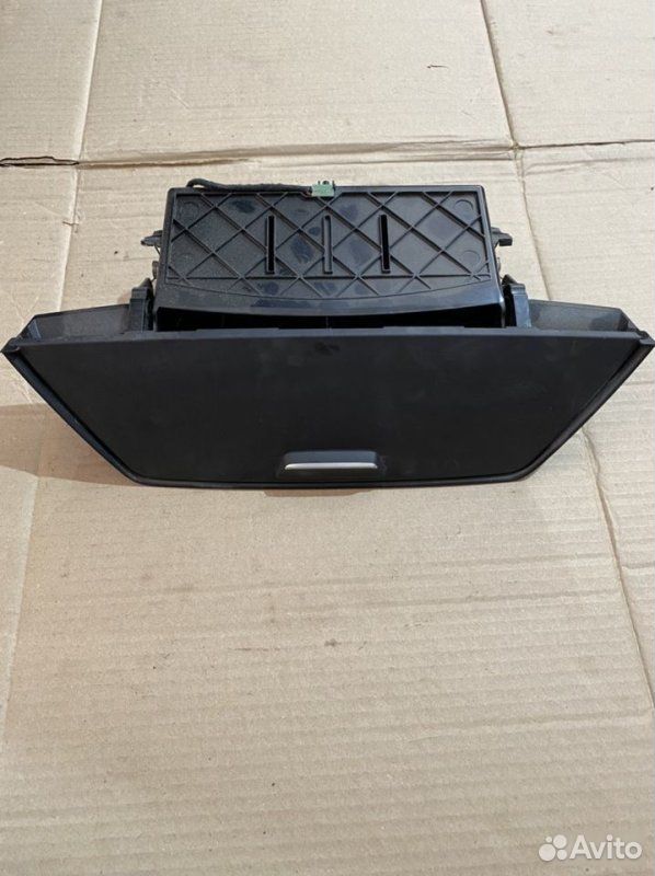 Перчаточный ящик BMW X1 E84 N46B20 2010