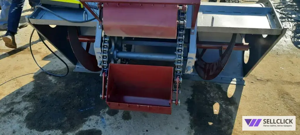 Ковшовый шнековый погрузчик КШП-6УМ-02
