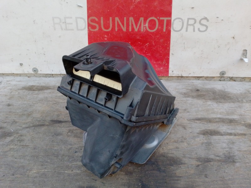 Корпус воздушного фильтра на Audi A4 B6 / Ауди А4 Б6 2000-2006г.\nОригинал. Контрактная запчасть из Японии. \nВ отличном состоянии. Без дефектов.\nГарантия на установку и проверку.\nОтправим в регионы ТК.\nНа этот автомобиль есть и другие запчасти.