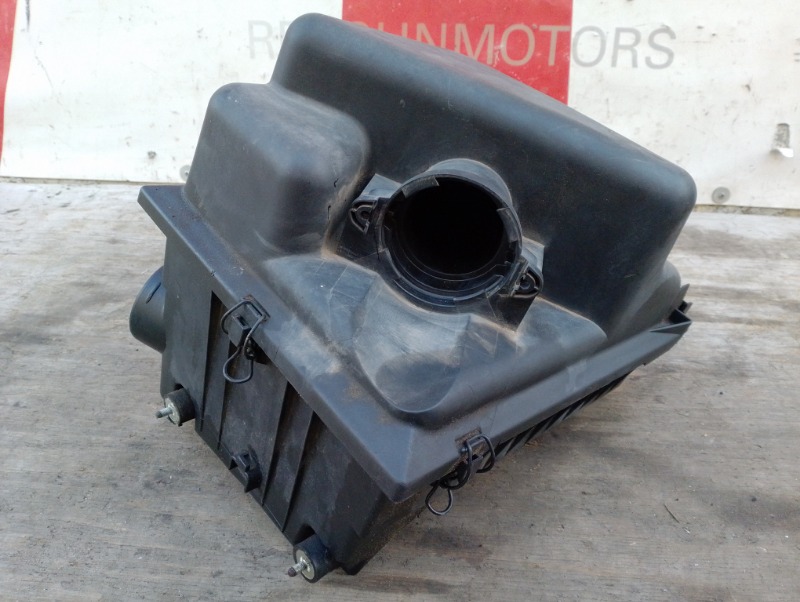 Корпус воздушного фильтра на Mercedes Benz Vito W638 / Мерседес Вито 638 1996-2003г.\nОригинал.\nВ отличном состоянии. Без дефектов.\nГарантия на установку и проверку.\nКонтрактная запчасть из Японии. \nОтправим в регионы ТК.\nНа этот автомобиль есть и др