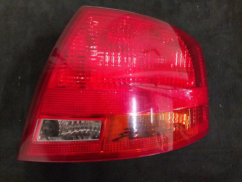 Фонарь задний наружный правый на Audi A4 B7 / Ауди А4 Б7 2005-2007г универсал.\nОригинал.\nВ отличном состоянии. Без дефектов.\nГарантия на установку и проверку.\nКонтрактная запчасть из Японии. \nОтправим в регионы ТК.\nНа этот автомобиль есть и другие з