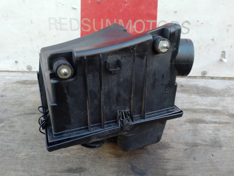 Корпус воздушного фильтра на Mercedes Benz Vito W638 / Мерседес Вито 638 1996-2003г.\nОригинал.\nВ отличном состоянии. Без дефектов.\nГарантия на установку и проверку.\nКонтрактная запчасть из Японии. \nОтправим в регионы ТК.\nНа этот автомобиль есть и др
