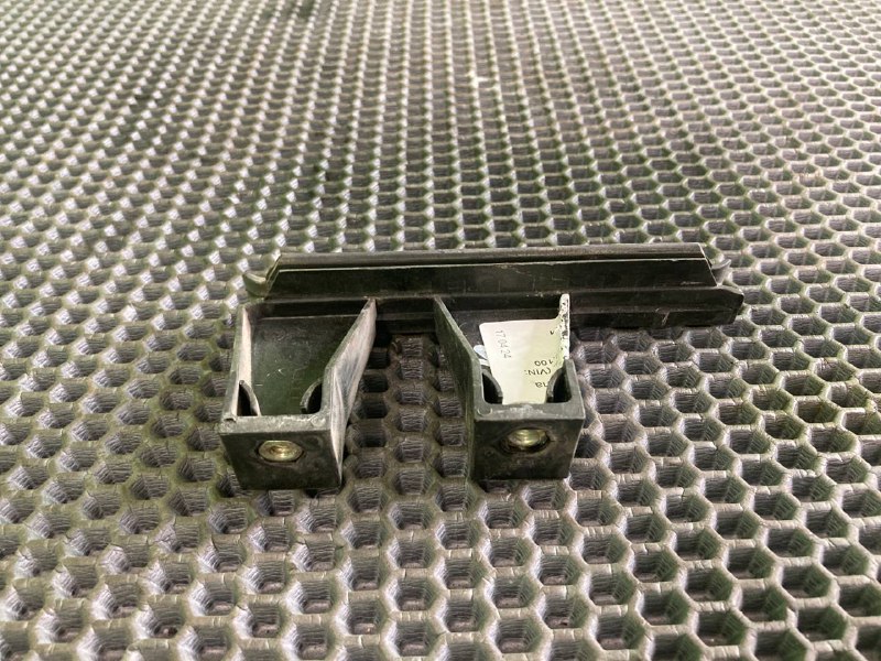 Направляющая стекла IVECO STRALIS