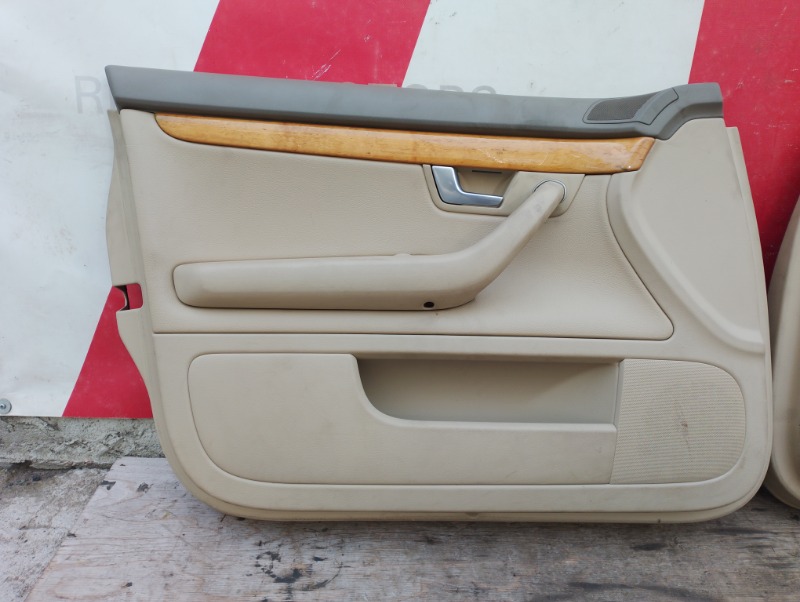 Дверные карты обшивки дверей на Audi A4 B7 / Ауди А4 Б7 2005-2007г.\nОригинал. Контрактная запчасть из Японии. \nВ отличном состоянии. Без дефектов.\nГарантия на установку и проверку.\nОтправим в регионы ТК.\nНа этот автомобиль есть и другие запчасти.