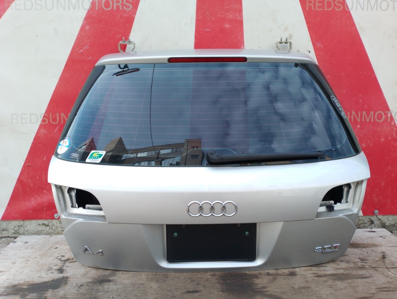 Дверь крышка багажника на Audi A4 B7 / Ауди А4 Б7 2005-2007г.\nОригинал. Заводская краска, цвет кузова серебро, код краски 5B.\nВ отличном состоянии. Есть незначительные дефекты лкп.\nКонтрактная запчасть из Японии. \nГарантия на установку и проверку.\nОт