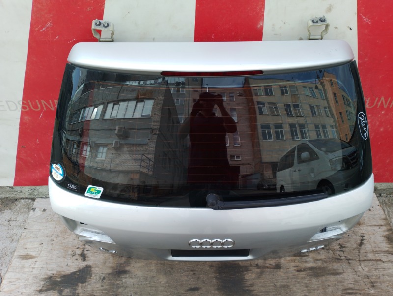 Дверь крышка багажника на Audi A4 B7 / Ауди А4 Б7 2005-2007г.\nОригинал. Заводская краска, цвет кузова серебро, код краски 5B.\nВ отличном состоянии. Есть незначительные дефекты лкп.\nКонтрактная запчасть из Японии. \nГарантия на установку и проверку.\nОт