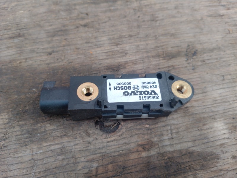 Датчик AIR BAG на Volvo XC90 I / Вольво ХС90 2000-2015г.\nОригинал.\nВ отличном состоянии. Без дефектов.\nГарантия на установку и проверку.\nКонтрактная запчасть из Японии. \nОтправим в регионы ТК.\nНа этот автомобиль есть и другие запчасти.