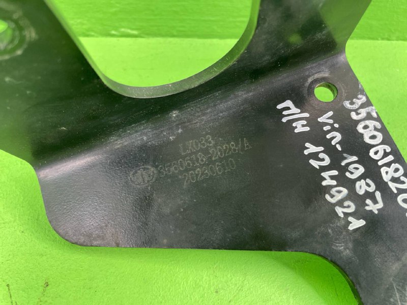 Кронштейн крана управления тормозами прицепа FAW J7