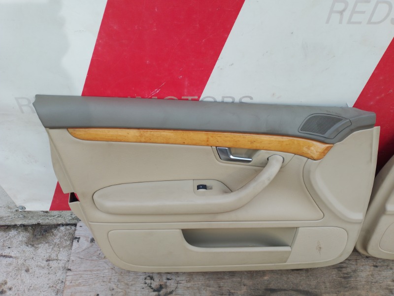Дверные карты обшивки дверей на Audi A4 B7 / Ауди А4 Б7 2005-2007г.\nОригинал. Контрактная запчасть из Японии. \nВ отличном состоянии. Без дефектов.\nГарантия на установку и проверку.\nОтправим в регионы ТК.\nНа этот автомобиль есть и другие запчасти.