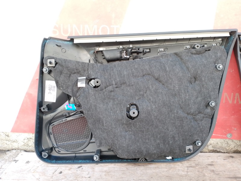 Дверные карты обшивки дверей передние на Audi A5 8T / Ауди А5 8T 2007-2011г\nОригинал.\nВ отличном состоянии. Без дефектов.\nКонтрактная запчасть из Японии. \nГарантия на установку и проверку.\nОтправим в регионы ТК.\nНа этот автомобиль есть и другие запч