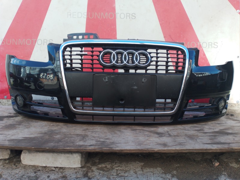 Бампер передний на Audi A4 B7 / Ауди А4 Б7 2005-2007г.\nВ сборе с противо-туманными фарами и решеткой радиатора.\nОригинал. Заводская краска, цвет кузова: черный L8.\nКонтрактная запчасть из Японии. \nВ отличном состоянии. \nЕсть небольшие дефекты лако-кр