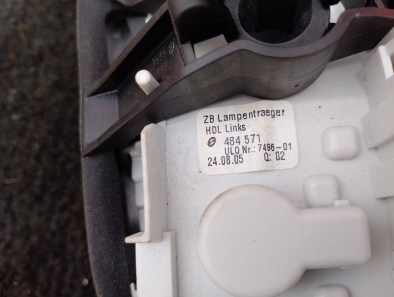 Фонарь задний левый в дверь багажника на Audi A4 B7 / Ауди А4 Б7 2005-2007г.\nОригинал.\nВ отличном состоянии. Без дефектов.\nГарантия на установку и проверку.\nКонтрактная запчасть из Японии. \nОтправим в регионы ТК.\nНа этот автомобиль есть и другие зап