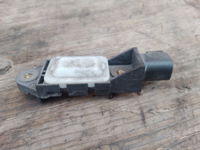 Датчик AIR BAG на Volvo XC90 I / Вольво ХС90 2000-2015г.\nОригинал.\nВ отличном состоянии. Без дефектов.\nГарантия на установку и проверку.\nКонтрактная запчасть из Японии. \nОтправим в регионы ТК.\nНа этот автомобиль есть и другие запчасти.