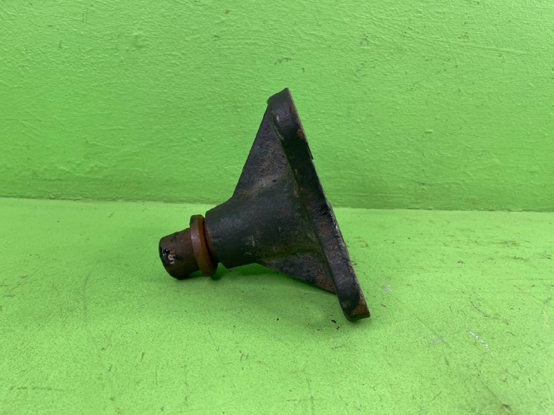 Кронштейн цилиндра подъема кабины KAMAZ 5490-S5