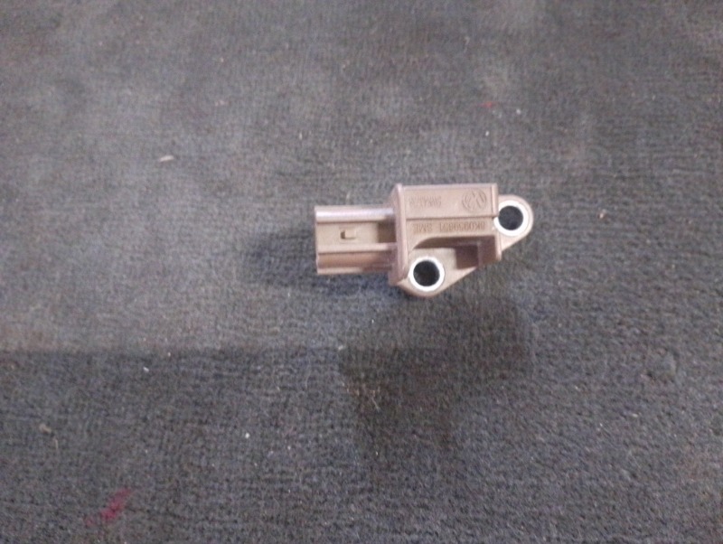 Датчик AIR BAG на Audi A4 B8 / Ауди А4 Б8 2007-2015г.\nОригинал.\nВ отличном состоянии. Без дефектов.\nГарантия на установку и проверку.\nКонтрактная запчасть из Японии. \nОтправим в регионы ТК.\nНа этот автомобиль есть и другие запчасти.