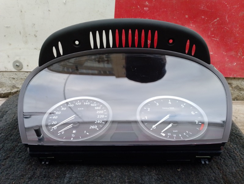 Панель приборов на БМВ 5 Е60 Е61 / BMW 5 Е60 Е61 2003-2009г.\nОригинал.\nВ отличном состоянии. Без дефектов.\nГарантия на установку и проверку.\nКонтрактная запчасть из Японии. \nОтправим в регионы ТК.\nНа этот автомобиль есть и другие запчасти.