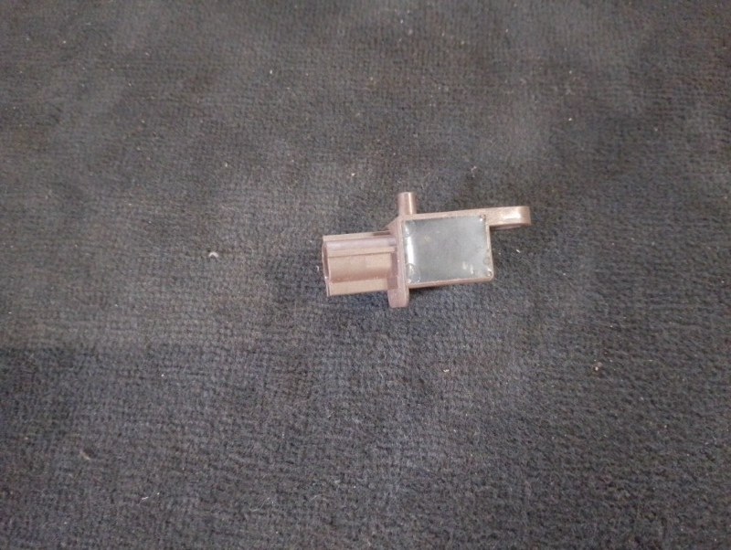 Датчик AIR BAG \nна Audi A4 B8 / Ауди А4 Б8 2007-2015г.\nОригинал.\nВ отличном состоянии. Без дефектов.\nГарантия на установку и проверку.\nКонтрактная запчасть из Японии. \nОтправим в регионы ТК.\nНа этот автомобиль есть и другие запчасти.