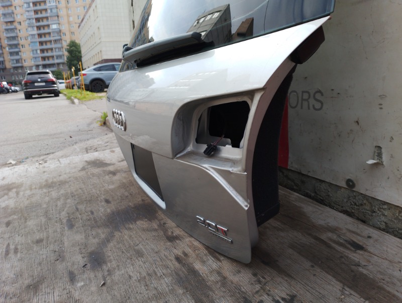 Дверь крышка багажника на Audi A4 B7 / Ауди А4 Б7 2005-2007г.\nОригинал. Заводская краска, цвет кузова серебро, код краски 5B.\nВ отличном состоянии. Есть незначительные дефекты лкп.\nКонтрактная запчасть из Японии. \nГарантия на установку и проверку.\nОт