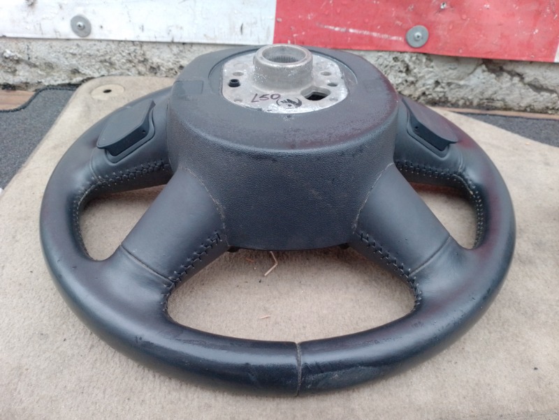 Рулевое колесо руль кожа с подушкой безопасности AIR BAG на Audi A6 C6 4F / Ауди А6 С6 2006-2012г.\nОригинал.\nПрисутствуют  небольшие дефекты.\nКонтрактная запчасть из Японии. Отправим в регионы ТК.