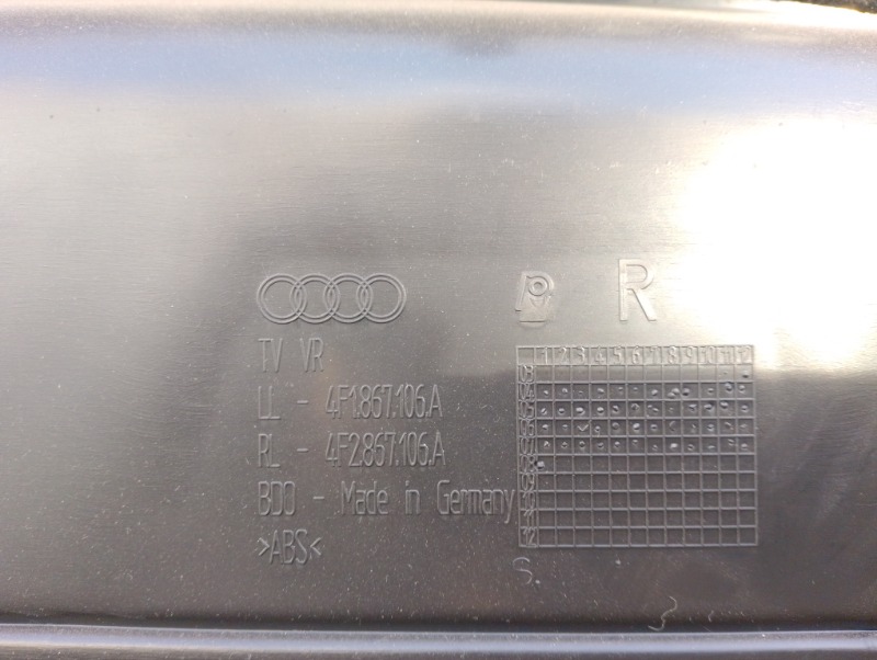 Дверная карта обшивка двери передняя правая на Audi A6 C6 4F / Ауди А6 С6 4Ф 2006-2012г.\nОригинал. Контрактная запчасть из Японии. \nВ отличном состоянии. Без дефектов.\nГарантия на установку и проверку.\nОтправим в регионы ТК.\nНа этот автомобиль есть и