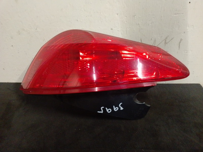 Фонарь задний левый на Peugeot 308 I 1.6 Turbo EP6 2007-2011 г / Пежо 308 I 1.6 Турбо ЕП6 2007-2011 г\nОригинал.\nВ отличном состоянии. Без дефектов.\nГарантия на установку и проверку.\nКонтрактная запчасть из Японии. \nОтправим в регионы ТК.\nНа этот авт