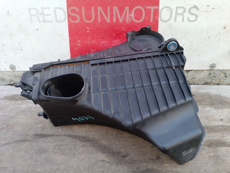 Корпус воздушного фильтра на Audi Q7 4L / Ауди Q7 4Л 2006-2012г.\nОригинал.\nВ отличном состоянии. Без дефектов и повреждений.\nГарантия на установку и проверку.\nКонтрактная запчасть из Японии. \nОтправим в регионы ТК.\nНа этот автомобиль есть и другие з