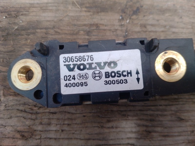 Датчик AIR BAG на Volvo XC90 I / Вольво ХС90 2000-2015г.\nОригинал.\nВ отличном состоянии. Без дефектов.\nГарантия на установку и проверку.\nКонтрактная запчасть из Японии. \nОтправим в регионы ТК.\nНа этот автомобиль есть и другие запчасти.