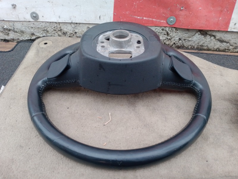 Рулевое колесо руль кожа с подушкой безопасности AIR BAG на Audi A6 C6 4F / Ауди А6 С6 2006-2012г.\nОригинал.\nПрисутствуют  небольшие дефекты.\nКонтрактная запчасть из Японии. Отправим в регионы ТК.