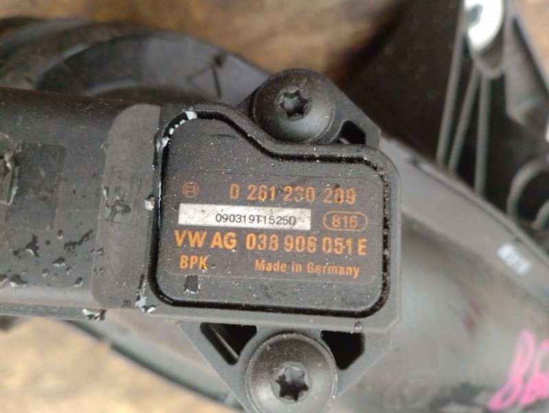 Резонатор воздушного фильтра на Audi A4 B8 / Ауди А4 Б8 2007-2015г.\nОригинал.\nВ отличном состоянии. Без дефектов.\nГарантия на установку и проверку.\nКонтрактная запчасть из Японии. \nОтправим в регионы ТК.\nНа этот автомобиль есть и другие запчасти.