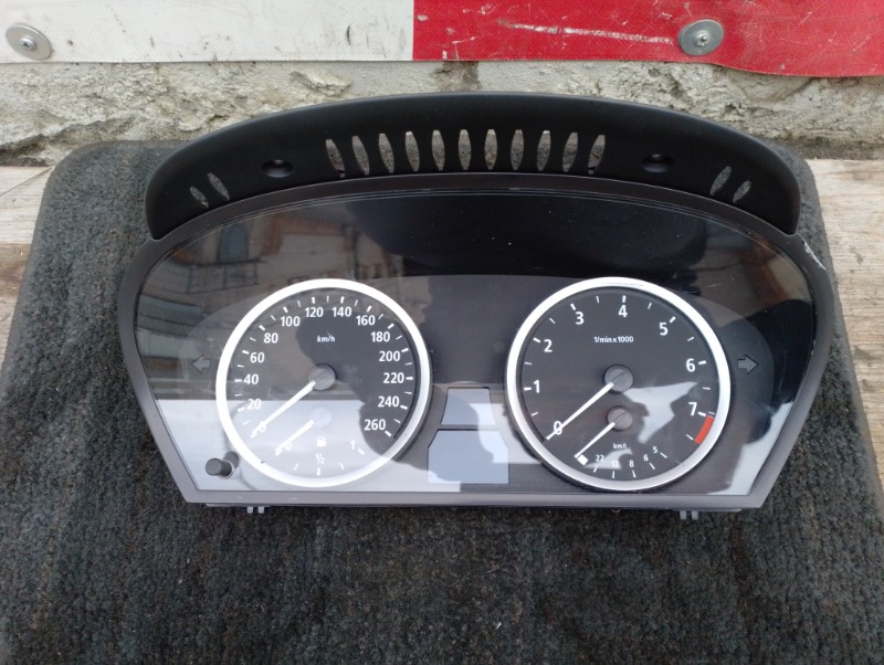 Панель приборов на БМВ 5 Е60 Е61 / BMW 5 Е60 Е61 2003-2009г.\nОригинал.\nВ отличном состоянии. Без дефектов.\nГарантия на установку и проверку.\nКонтрактная запчасть из Японии. \nОтправим в регионы ТК.\nНа этот автомобиль есть и другие запчасти.