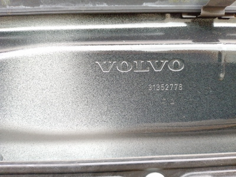 Дверь передняя правая на Volvo S60 II / Вольво 60 С60 2 поколение 2010-2018г.\nОригинал. Заводская краска, цвет черный.\nВ отличном состоянии. Без дефектов.\nКонтрактная запчасть из Японии. \nГарантия на установку и проверку.\nОтправим в регионы ТК.\nНа э