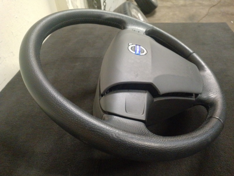 Руль рулевое колесо с подушкой безопасности AIR BAG на Volvo S40 II / Вольво С40 2 дорест 2004-2012г. \nОригинал.\nВ отличном состоянии. Без дефектов и повреждений.\nГарантия на установку и проверку.\nКонтрактная запчасть из Японии. \nОтправим в регионы Т