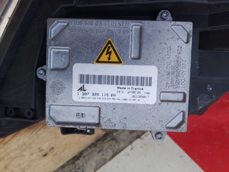 Фара передняя левая на Audi A4 B7 / Ауди А4 Б7 2005-2007г.\nОригинал.\nВ отличном состоянии. Правый руль.\nГарантия на установку и проверку.\nКонтрактная запчасть из Японии. \nОтправим в регионы ТК.\nНа этот автомобиль есть и другие запчасти.